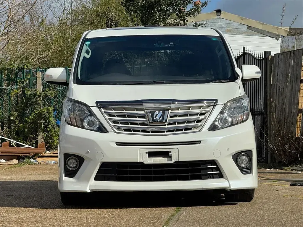Used Toyota Alphard 182 HP (133 kW) 2026 White MPV
