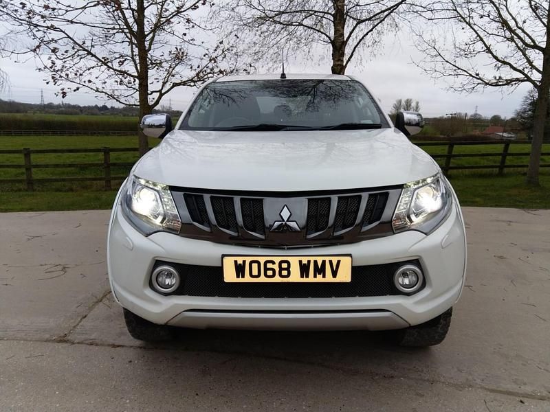 Used Mitsubishi L200 181 HP (133 kW) 2019 White Pickup