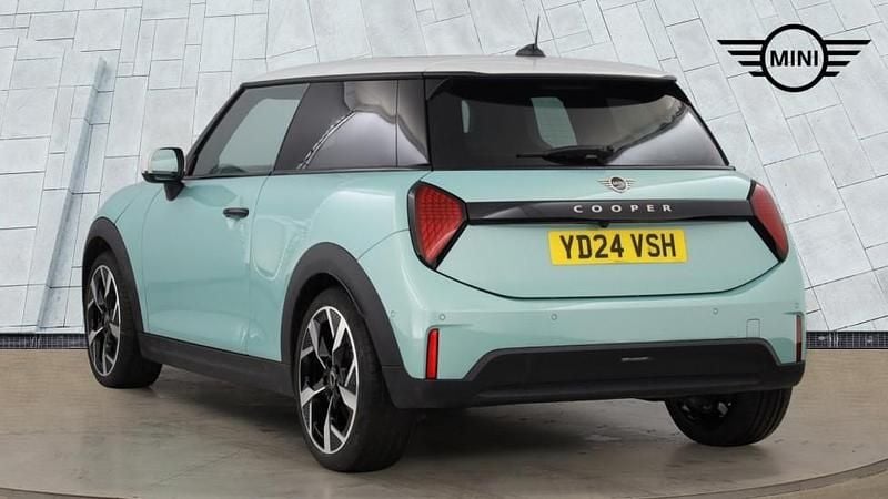 Used Mini Cooper Exclusive 156 HP (114 kW) 2024 Ocean wave green Hatchback