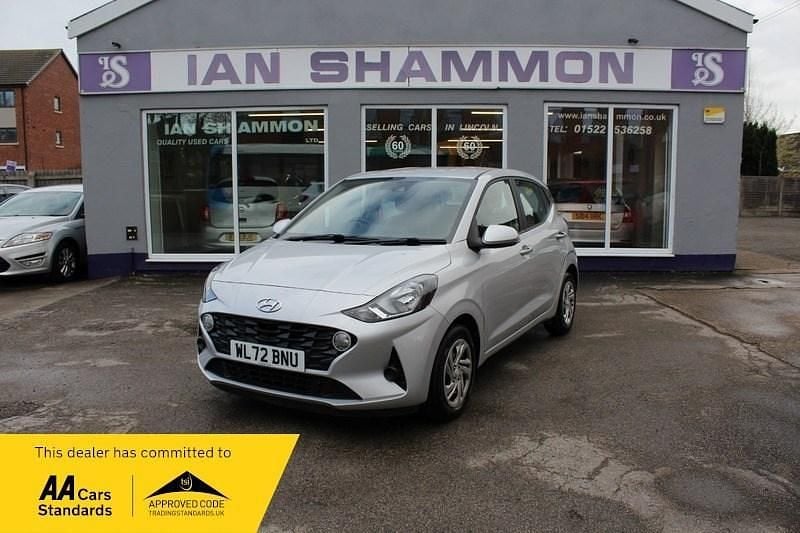 Used Hyundai i10 SE 67 HP (49 kW) 2023 Silver Hatchback