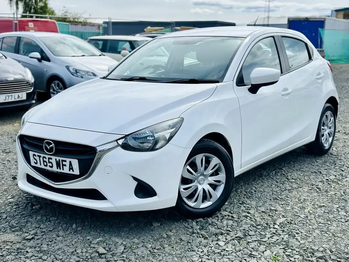 Used Mazda 2 2016 White Hatchback