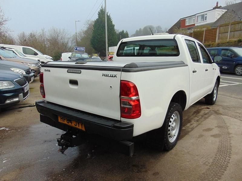 Used Toyota HiLux Active 144 HP (105 kW) 2014 White Pickup