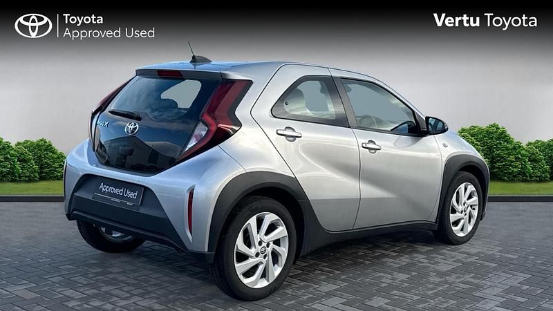 Used Toyota Aygo X PURE 72 HP (52 kW) 2023 Silver SUV