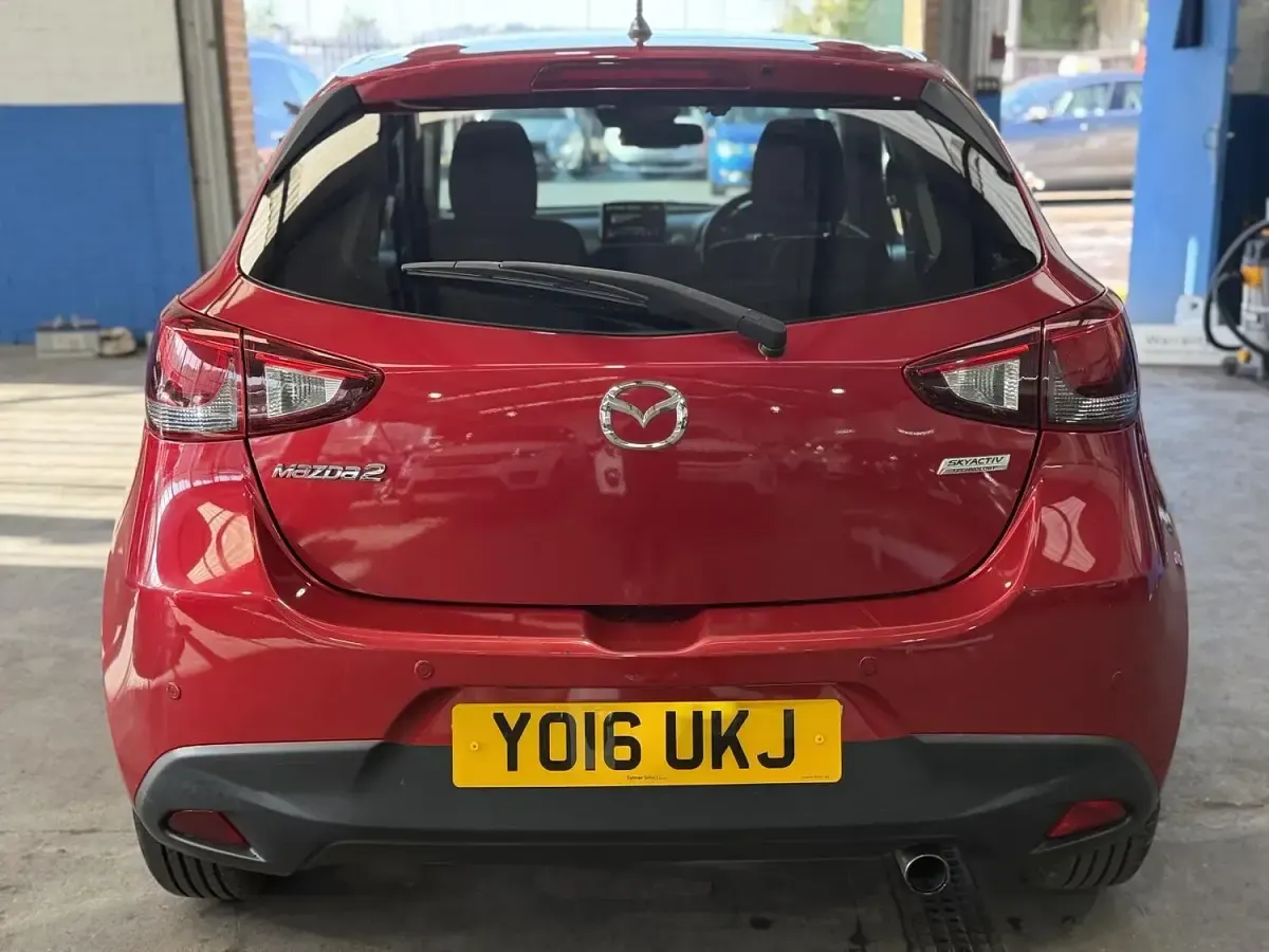Used Mazda 2 Inclusive 90 HP (66 kW) 2016 Red Hatchback