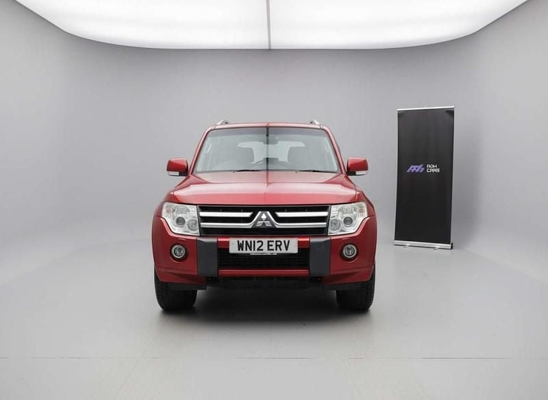 Used Mitsubishi Shogun Elegance 197 HP (144 kW) 2012 Red SUV