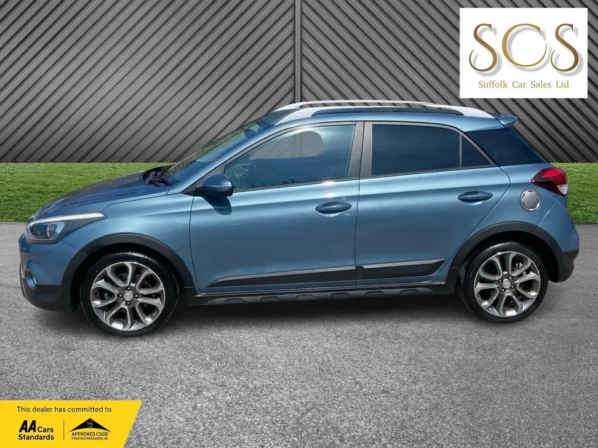 Used Hyundai i20 Active 100 HP (73 kW) 2016 Blue Hatchback