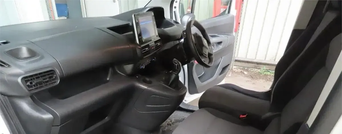 Used Peugeot Partner 2019 White MPV