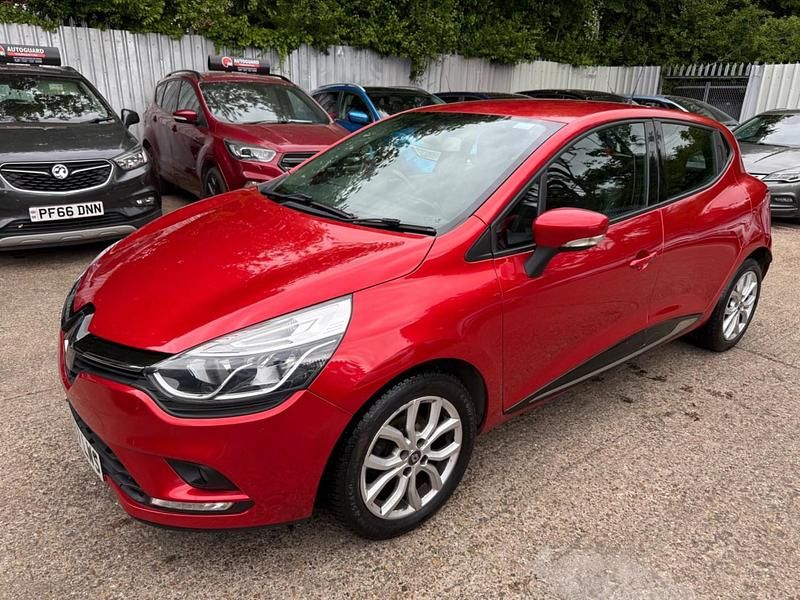 Used Renault Clio IV Dynamique 90 HP (66 kW) 2017 Red Hatchback