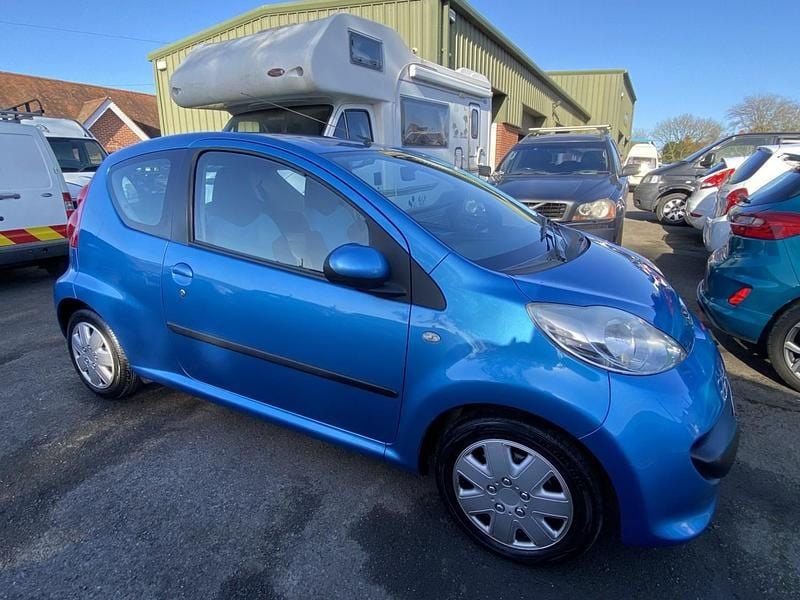 Used Peugeot 107 Urban Move 68 HP (50 kW) 2008 Blue Hatchback