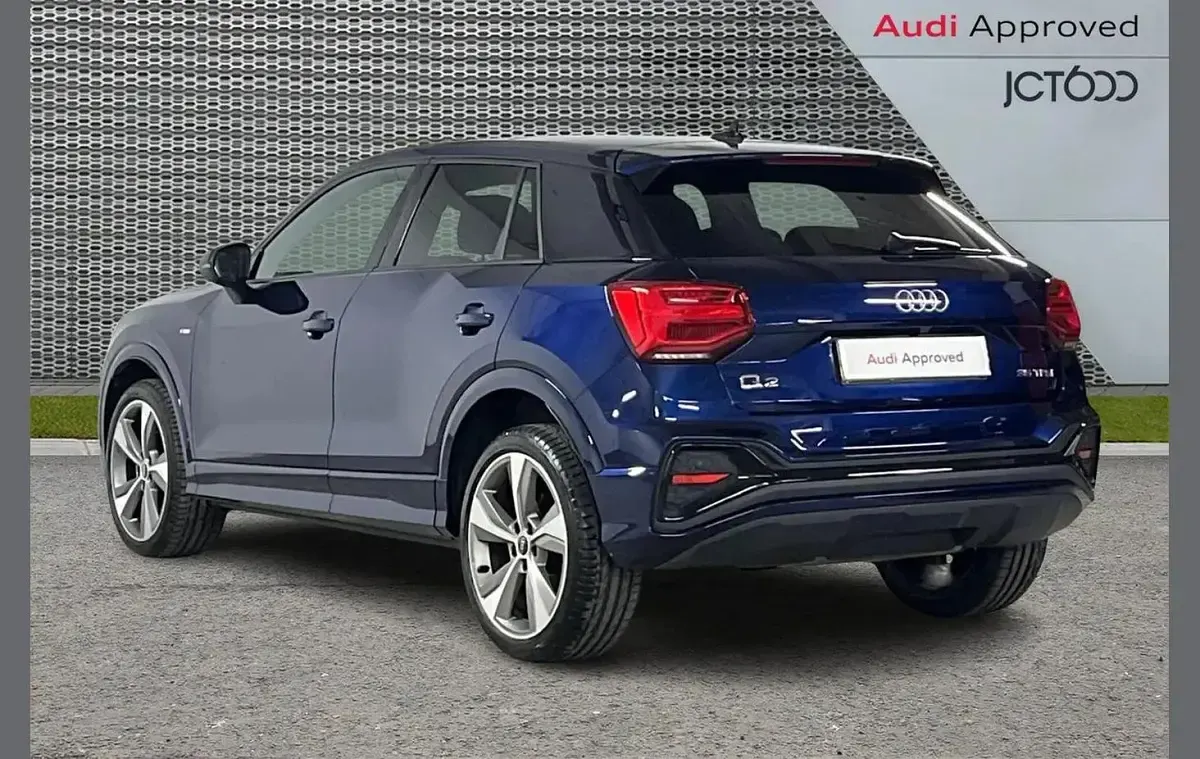Usado Audi Q2 Advanced Plus 147 CV (108 kW) 2021 Azul SUV