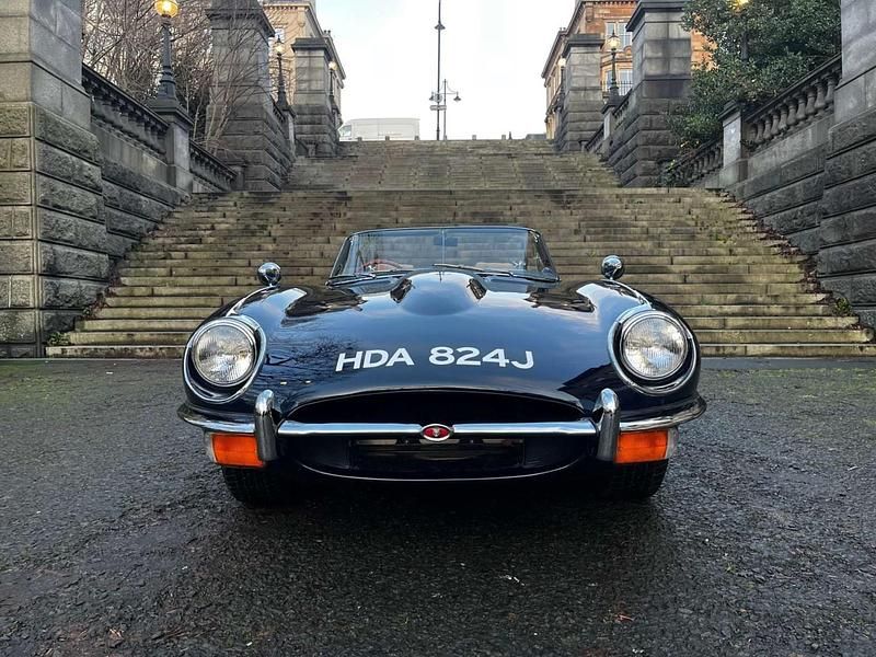 Used Jaguar E-Type 265 HP (194 kW) 1972 Blue Cabriolet