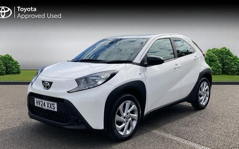 Used Toyota Aygo X PURE 72 HP (52 kW) 2024 Pure white SUV