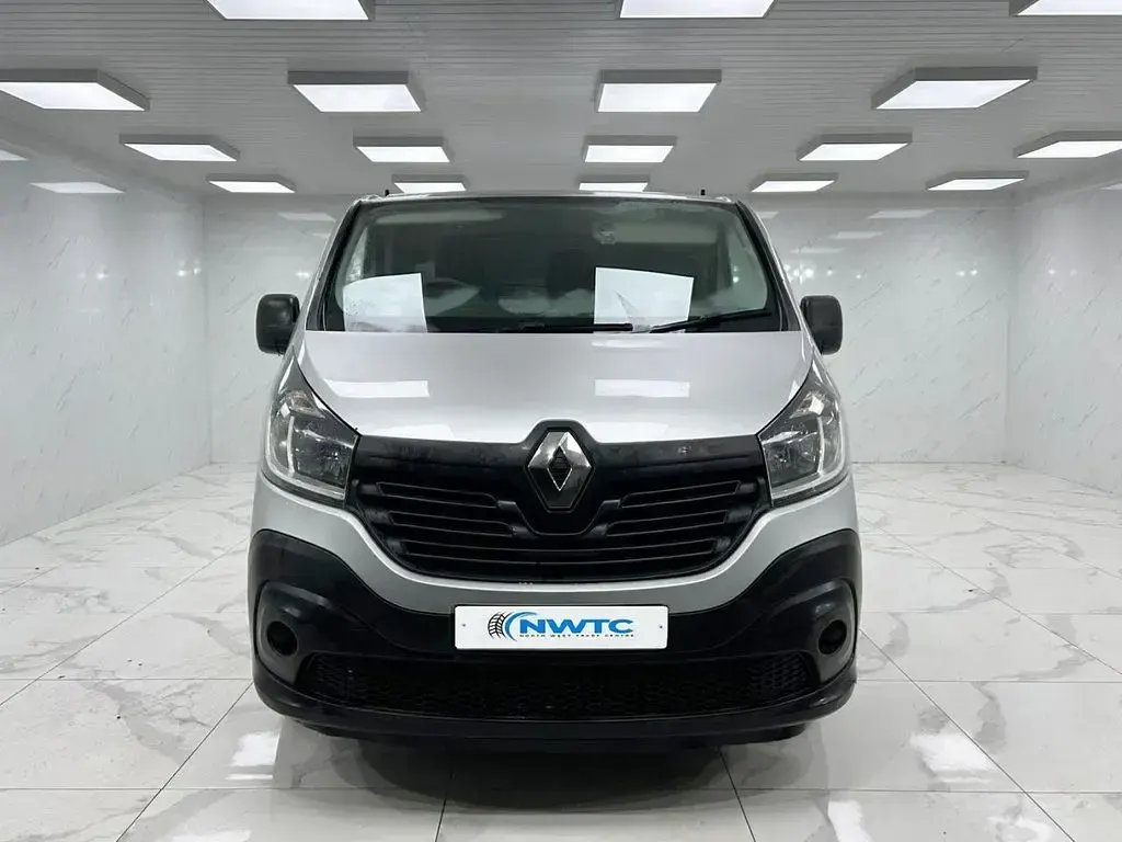 Used Renault Trafic Business 2015 Silver MPV