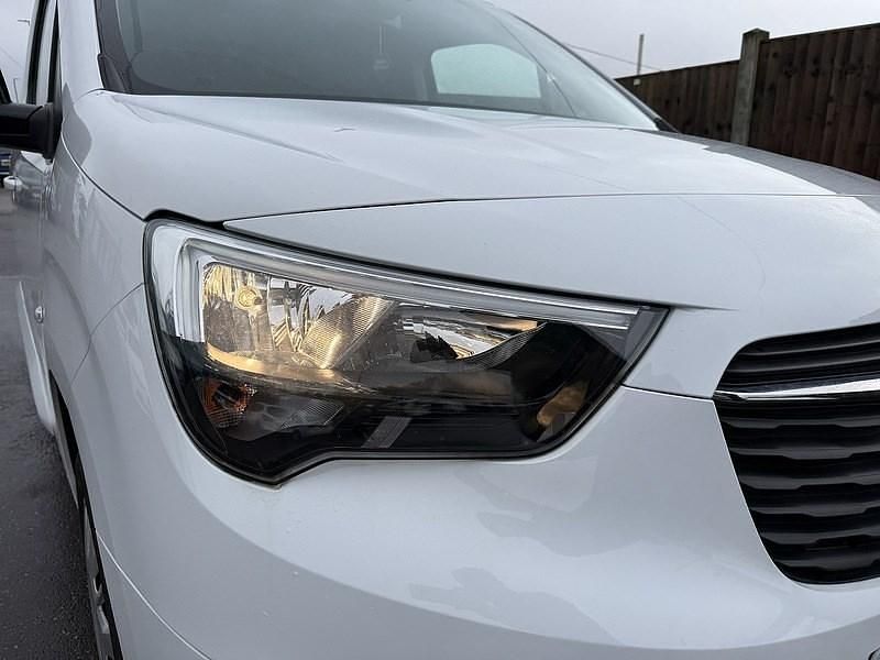 Used Vauxhall Combo 100 HP (73 kW) 2023 White MPV