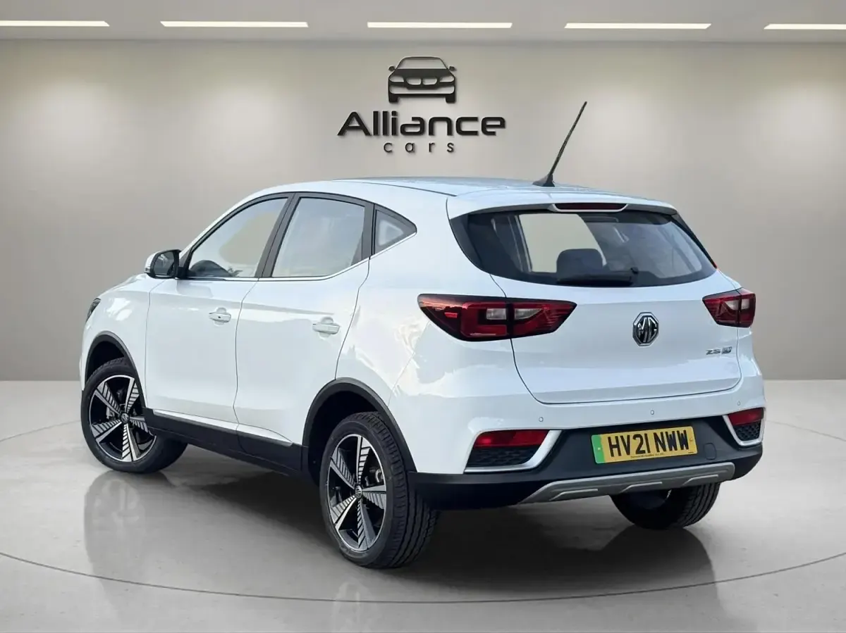 Used MG ZS Excite 105 kW (143 HP) 2021 White SUV