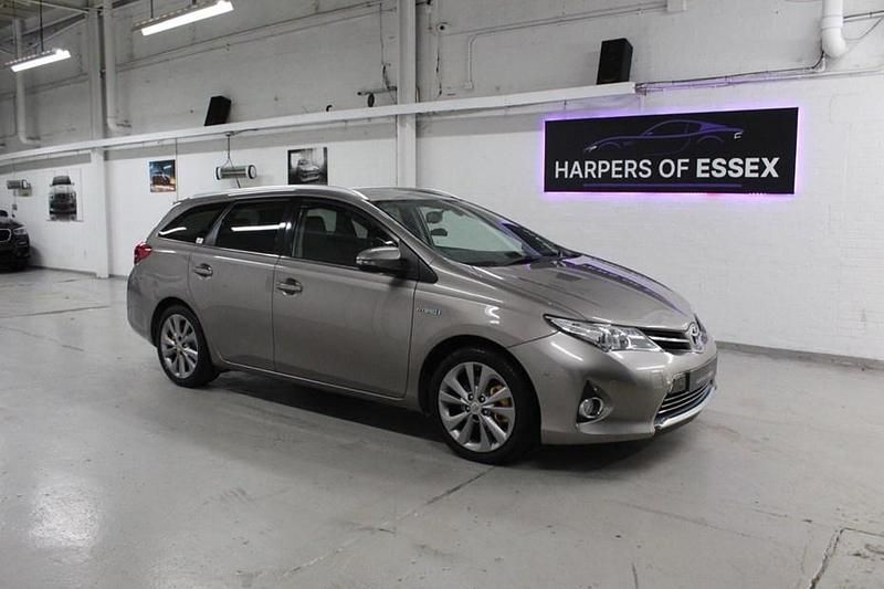 Used 2015 Toyota Auris Touring Sports Estate | £4,995 (Fair price) - Image 1/1