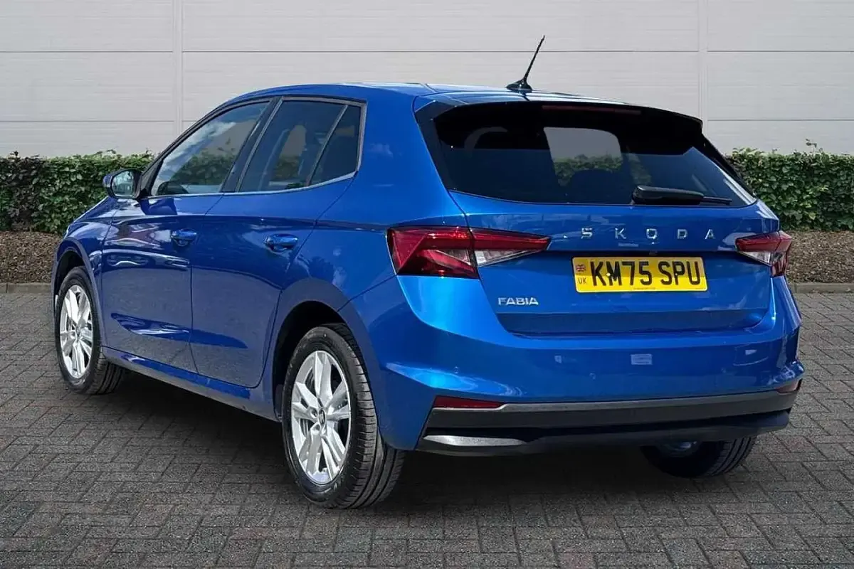 Used Skoda Fabia SE L 85 HP (62 kW) 2025 Race blue metallic Hatchback