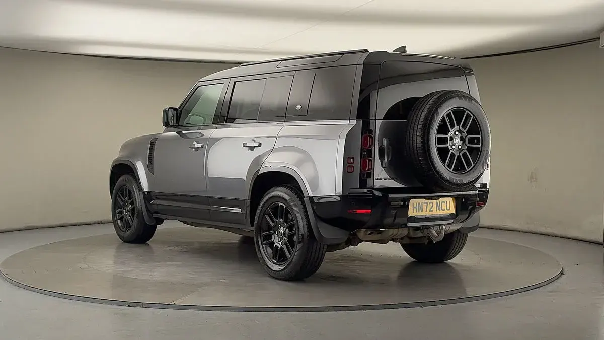 Used Land Rover Defender SE Dynamic 250 HP (183 kW) 2022 Eiger grey SUV