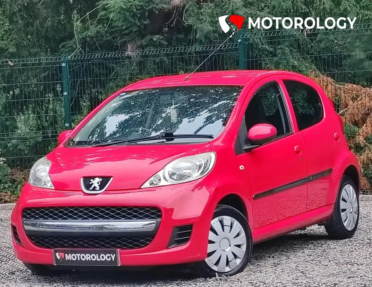 Used Peugeot 107 68 HP (50 kW) 2011 Red Hatchback