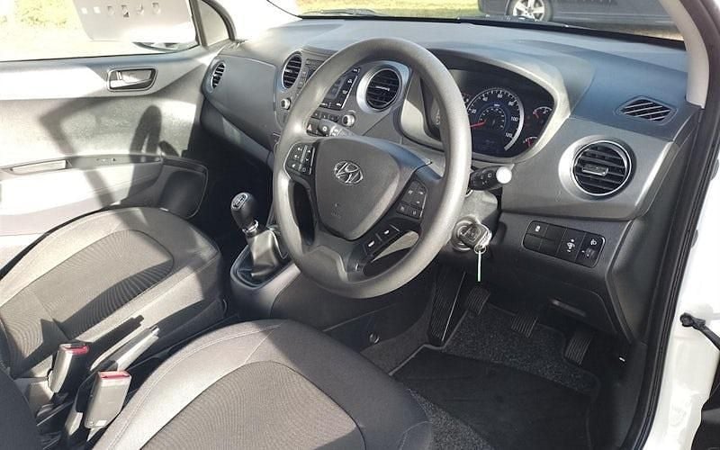 Used Hyundai i10 SE 67 HP (49 kW) 2020 Hatchback