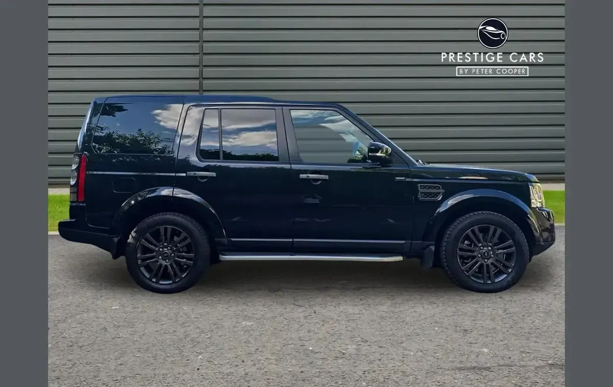 Used Land Rover Discovery Graphite 252 HP (185 kW) 2016 Black SUV