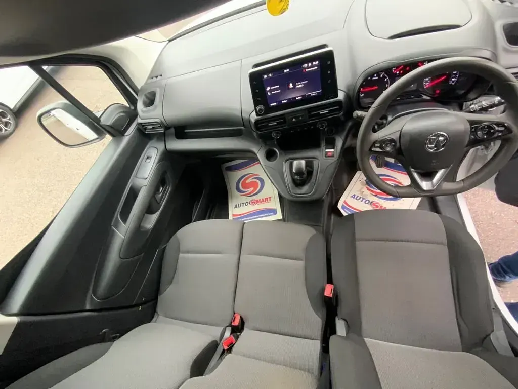 Used Vauxhall Combo S 100 HP (73 kW) 2023 White Van