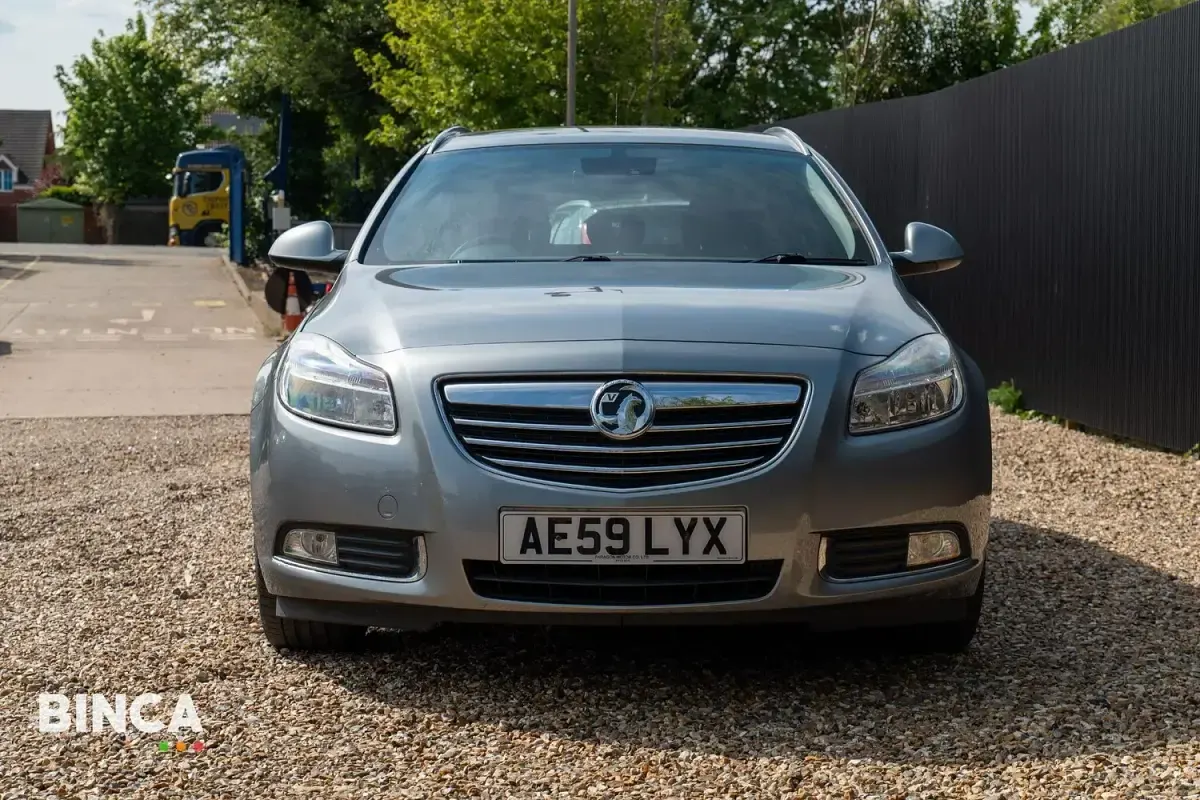 Used Vauxhall Insignia 160 HP (117 kW) 2009 Silver Estate