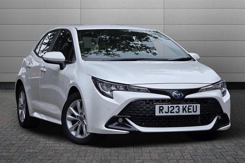 Pure white Used 2023 Toyota Corolla Hatchback | £20,250 (Good price) - Image 1/3