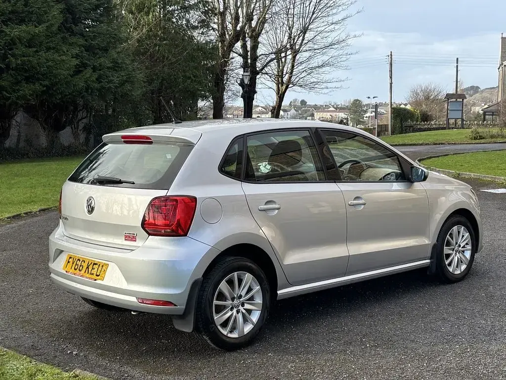 Used VW Polo SE 60 HP (44 kW) 2016 Silver Hatchback