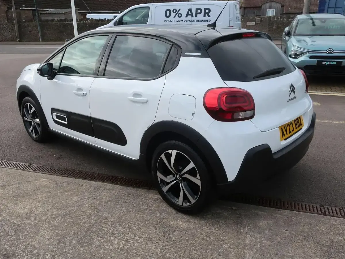 Used Citroën C3 PureTech 82 HP (60 kW) 2023 White Hatchback