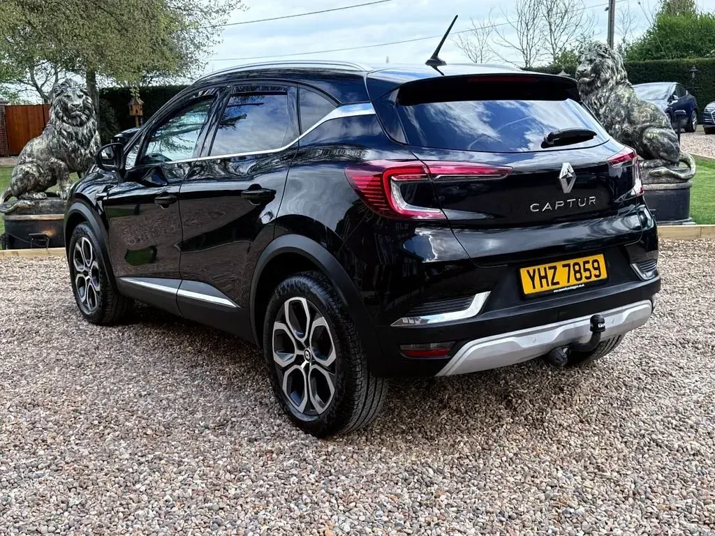 Used Renault Captur SE 140 HP (102 kW) 2022 Black SUV