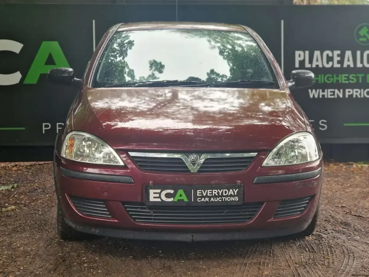 Used Vauxhall Corsa 60 HP (44 kW) 2004 Red Hatchback