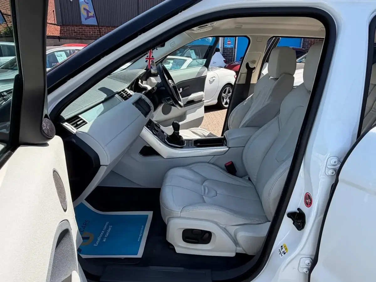 Used Land Rover Range Rover evoque Pure 190 HP (139 kW) 2011 White Estate