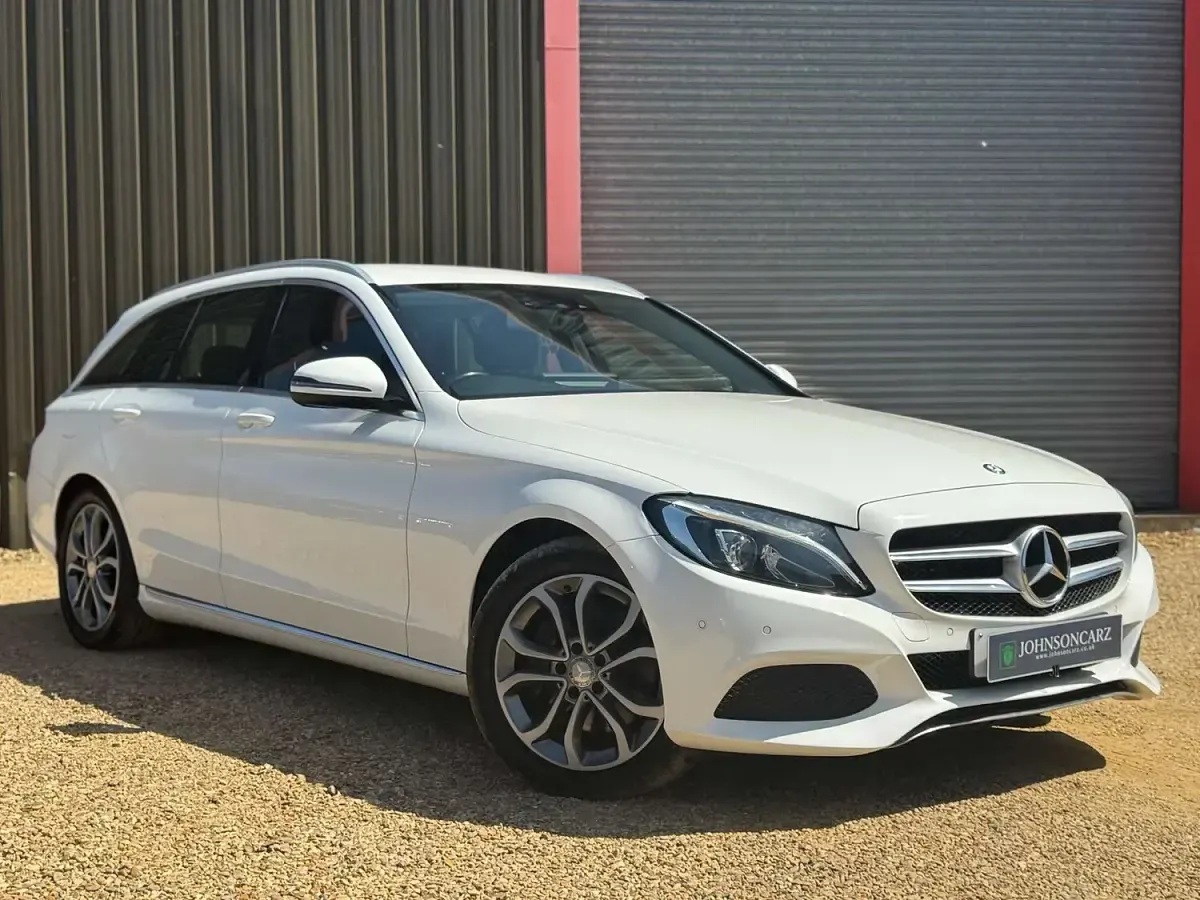 Used Mercedes C250 204 HP (150 kW) 2015 White Estate