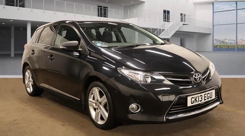 Used Toyota Auris 132 HP (97 kW) 2013 Black Hatchback