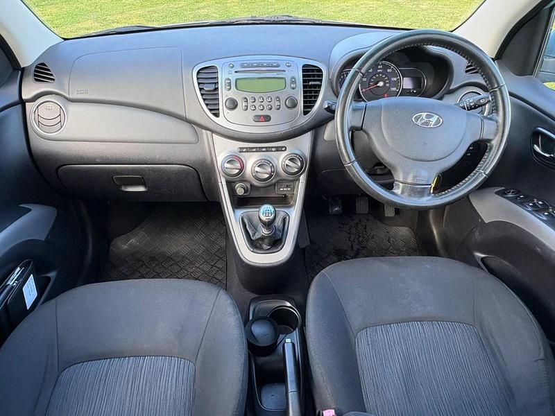 Used Hyundai i10 Style 86 HP (63 kW) 2011 Silver Hatchback
