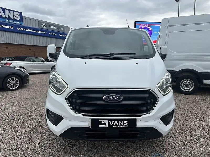 Used Ford Transit Custom Limited 130 HP (95 kW) 2022 White Van