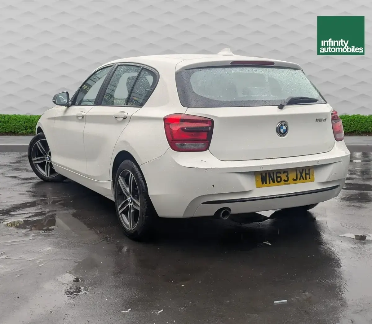 Used BMW 116 Sport Line 2013 White Hatchback