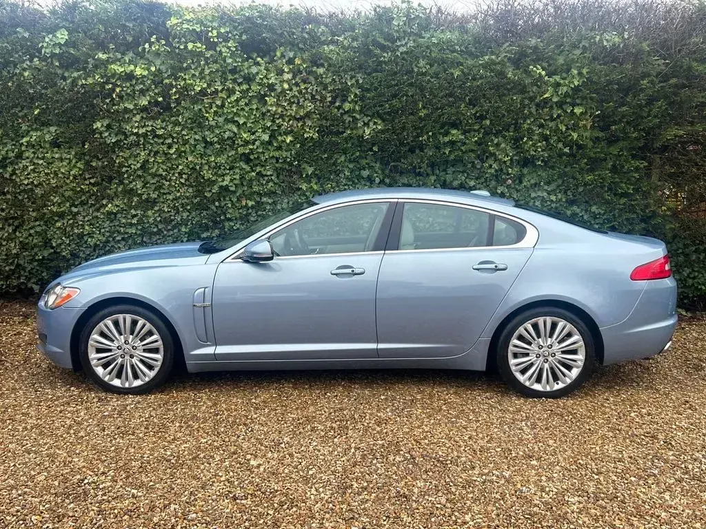 Used Jaguar XF Premium Luxury 240 HP (176 kW) 2010 Blue Sedan