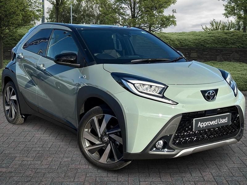 Green Used 2025 Toyota Aygo Hatchback | £16,701 (A bit pricey) - Image 1/4