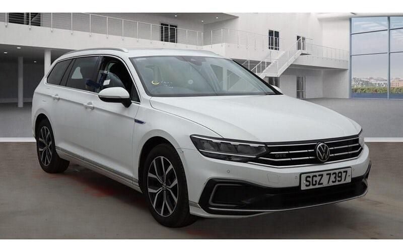 Used 2024 VW Passat GTE Estate | £11,990 (Super price) - Image 1/3