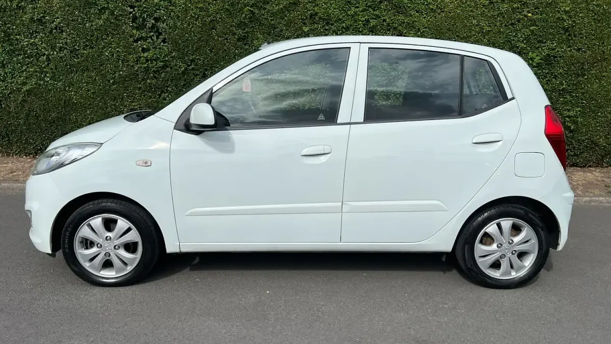 Used Hyundai i10 Active 86 HP (63 kW) 2011 White Hatchback