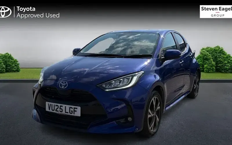Used Toyota Yaris Design 116 HP (85 kW) 2025 Blue Hatchback