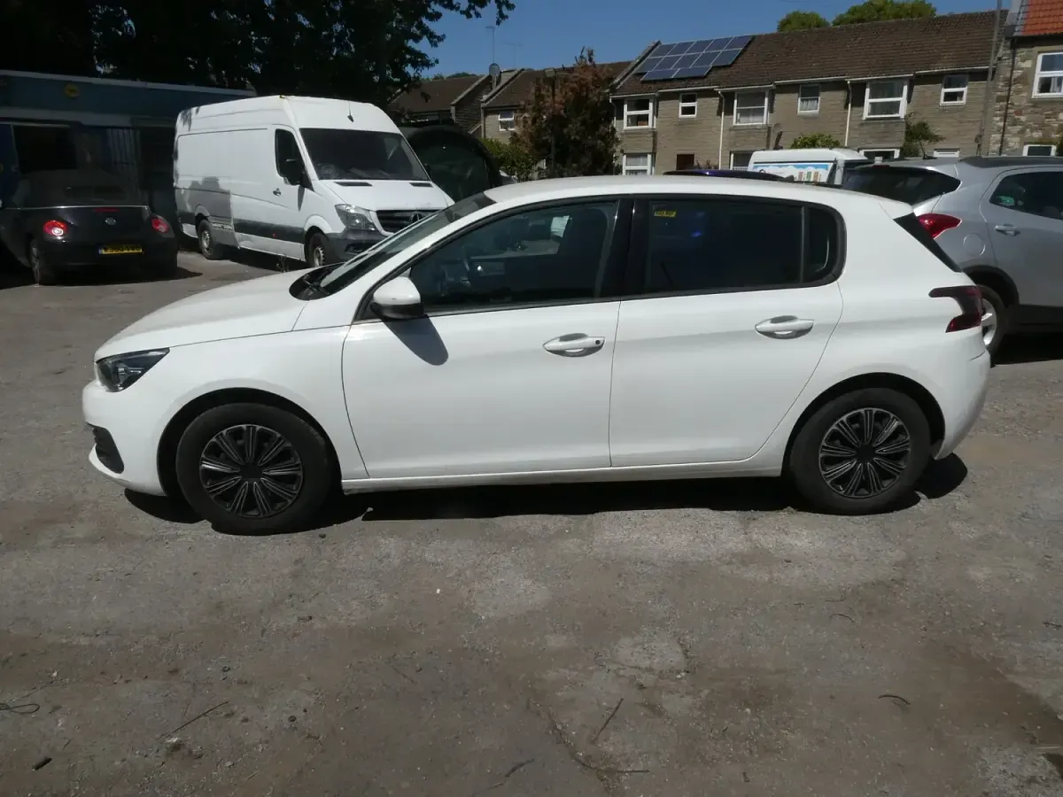Used Peugeot 308 Access 2018 White Hatchback