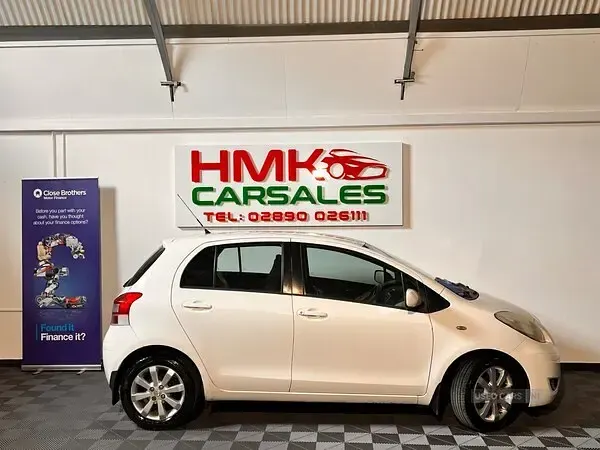 Used Toyota Yaris 2011 White Hatchback