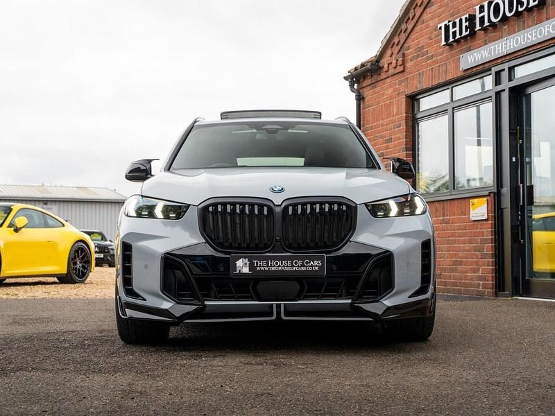 Begagnad BMW X5 M Sport 2024 Grå SUV