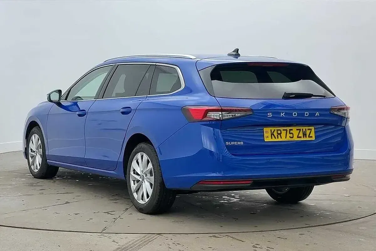 Used Skoda Superb SE Technology 147 HP (108 kW) 2025 Energy blue Estate
