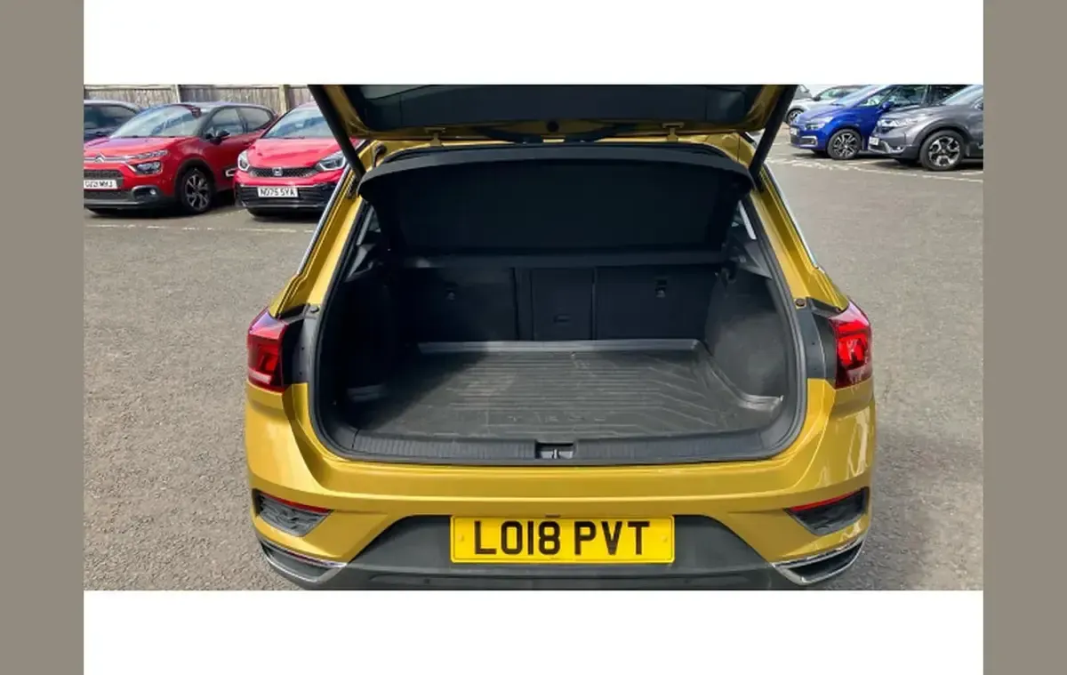 Used VW T-Roc SEL 190 HP (139 kW) 2018 Yellow SUV