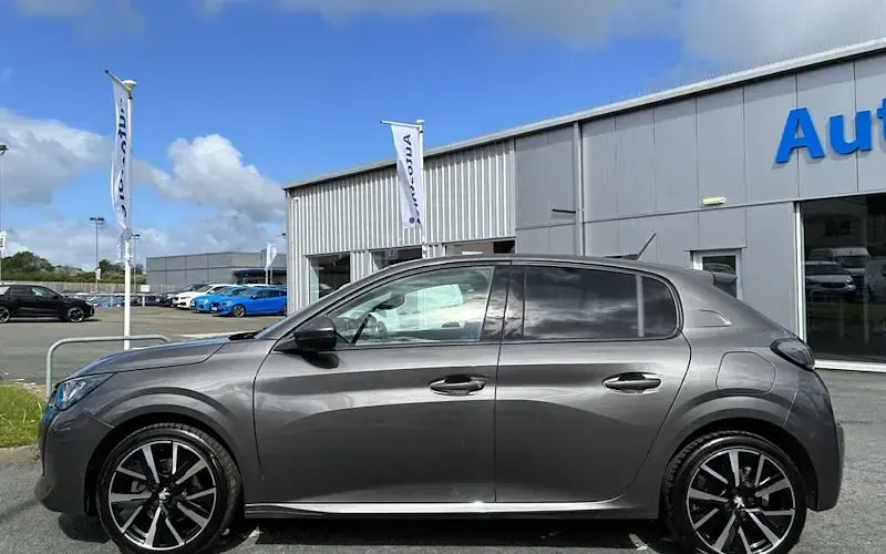 Used Peugeot 208 Allure 102 HP (75 kW) 2021 Hatchback