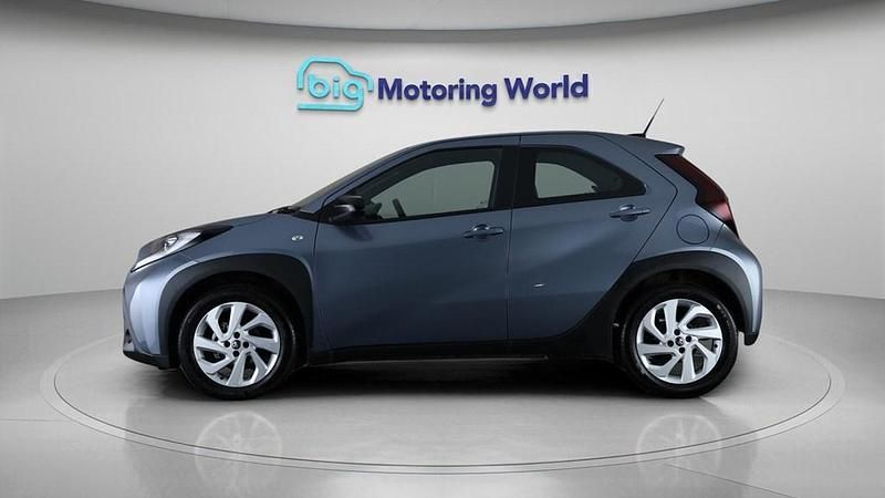 Used Toyota Aygo X PURE 72 HP (52 kW) 2025 Grey SUV